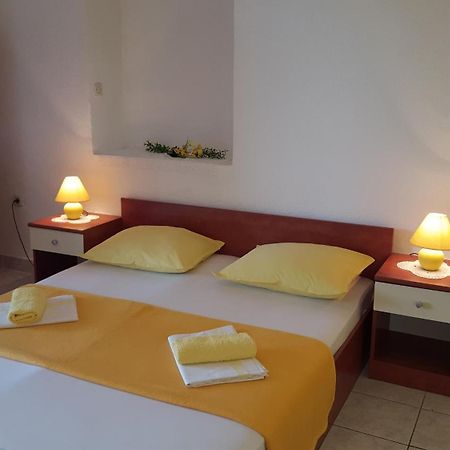 Apartments With A Parking Space Gradac, Makarska - 11332 Градац Стая снимка