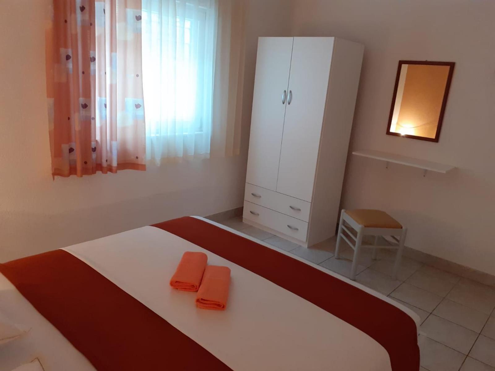 Apartments With A Parking Space Gradac, Makarska - 11332 Градац Стая снимка