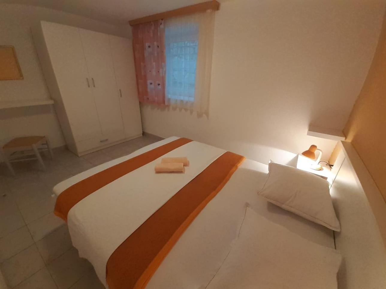 Apartments With A Parking Space Gradac, Makarska - 11332 Градац Стая снимка
