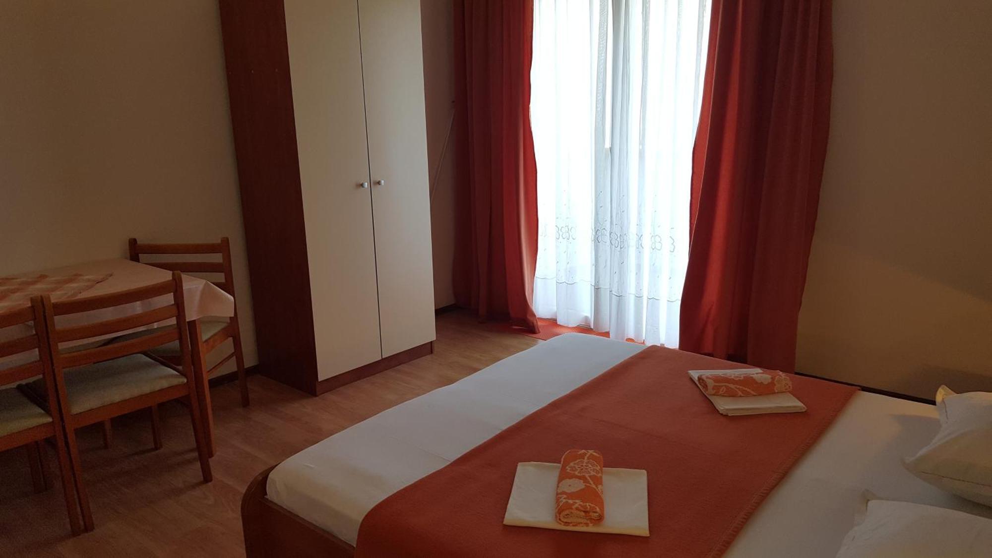 Apartments With A Parking Space Gradac, Makarska - 11332 Градац Стая снимка