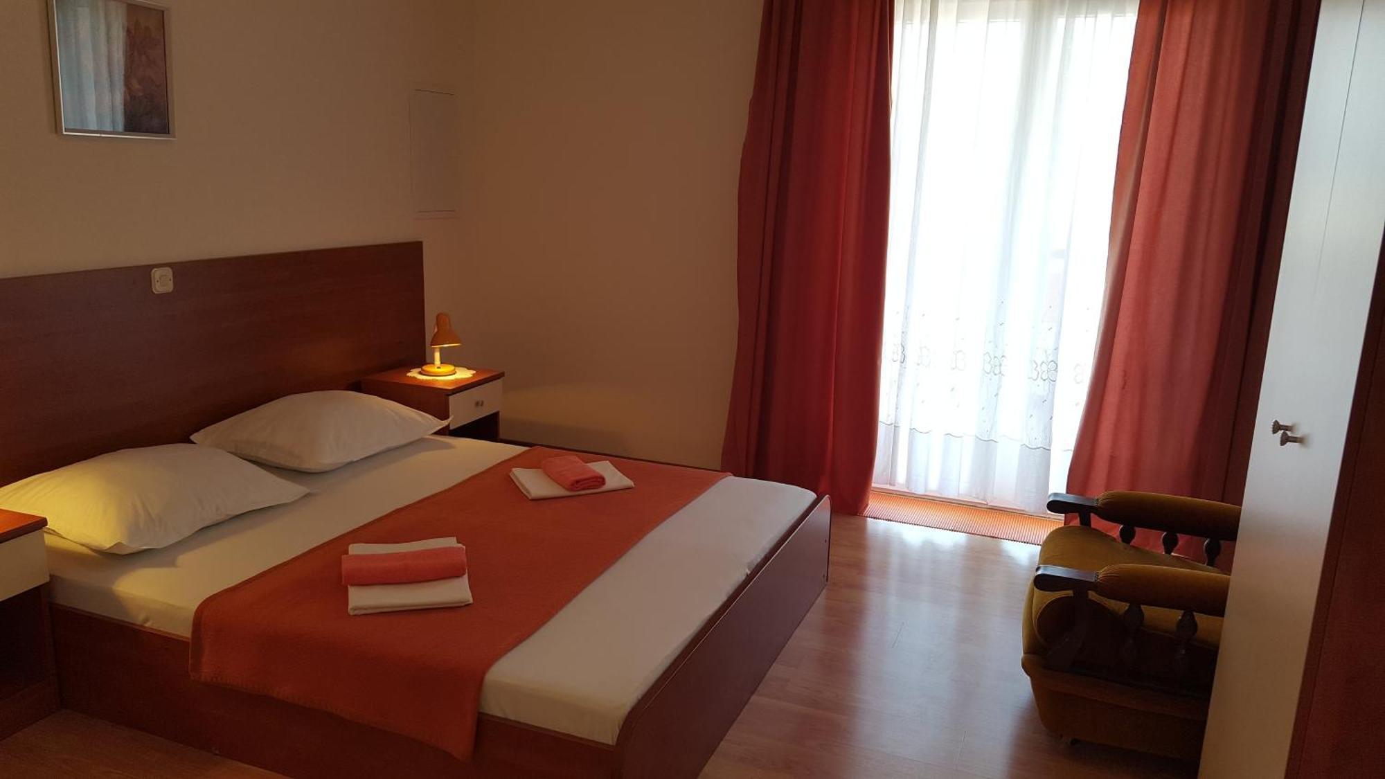 Apartments With A Parking Space Gradac, Makarska - 11332 Градац Стая снимка